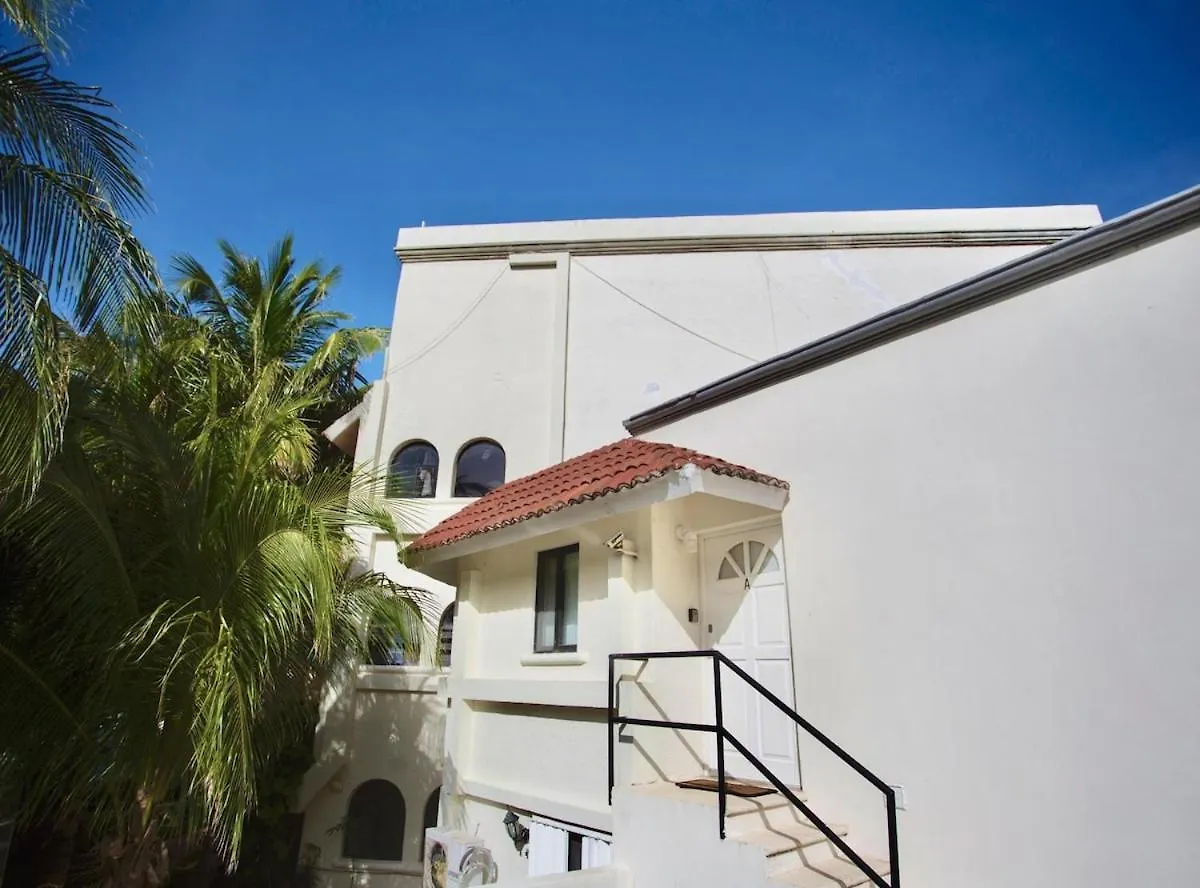 Cozy Loft With Pool, One Block From The Beach! Cancun Apartment