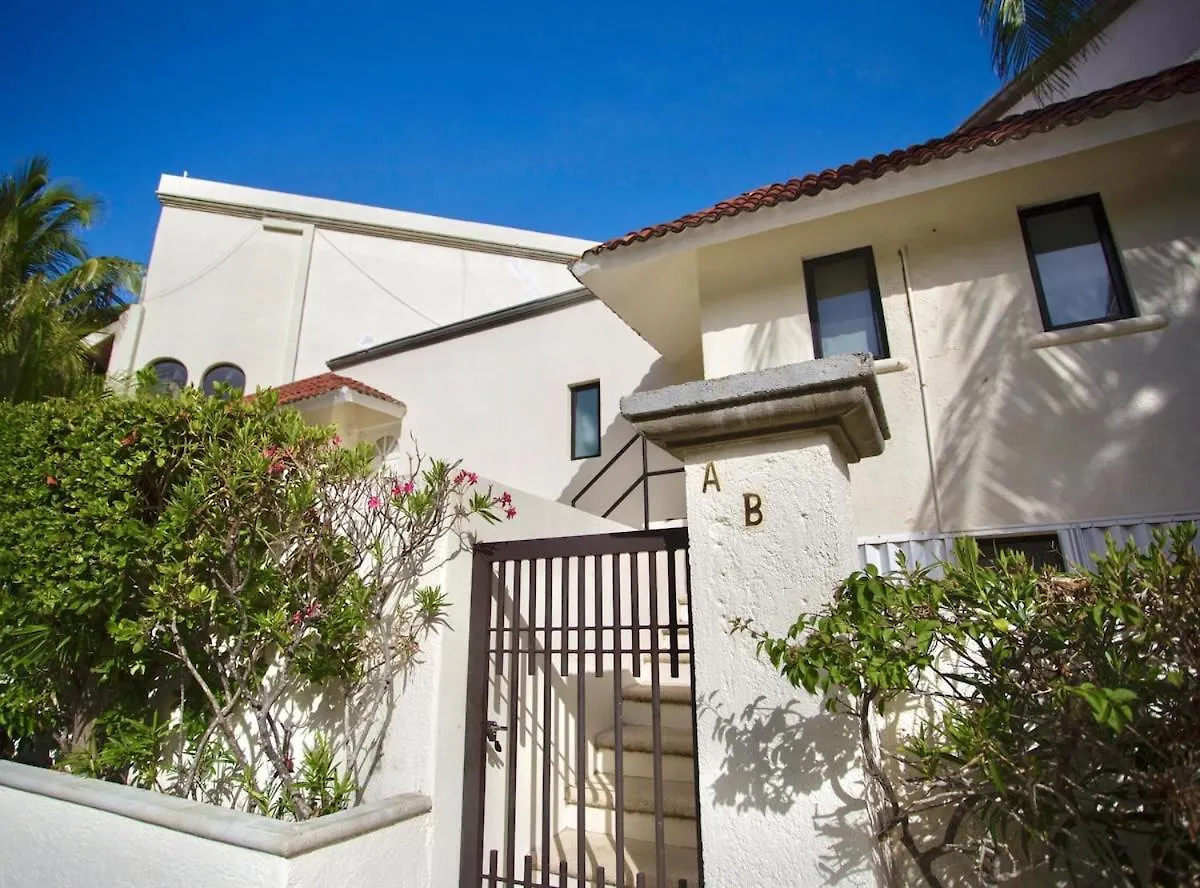 Cozy Loft With Pool, One Block From The Beach! Cancun