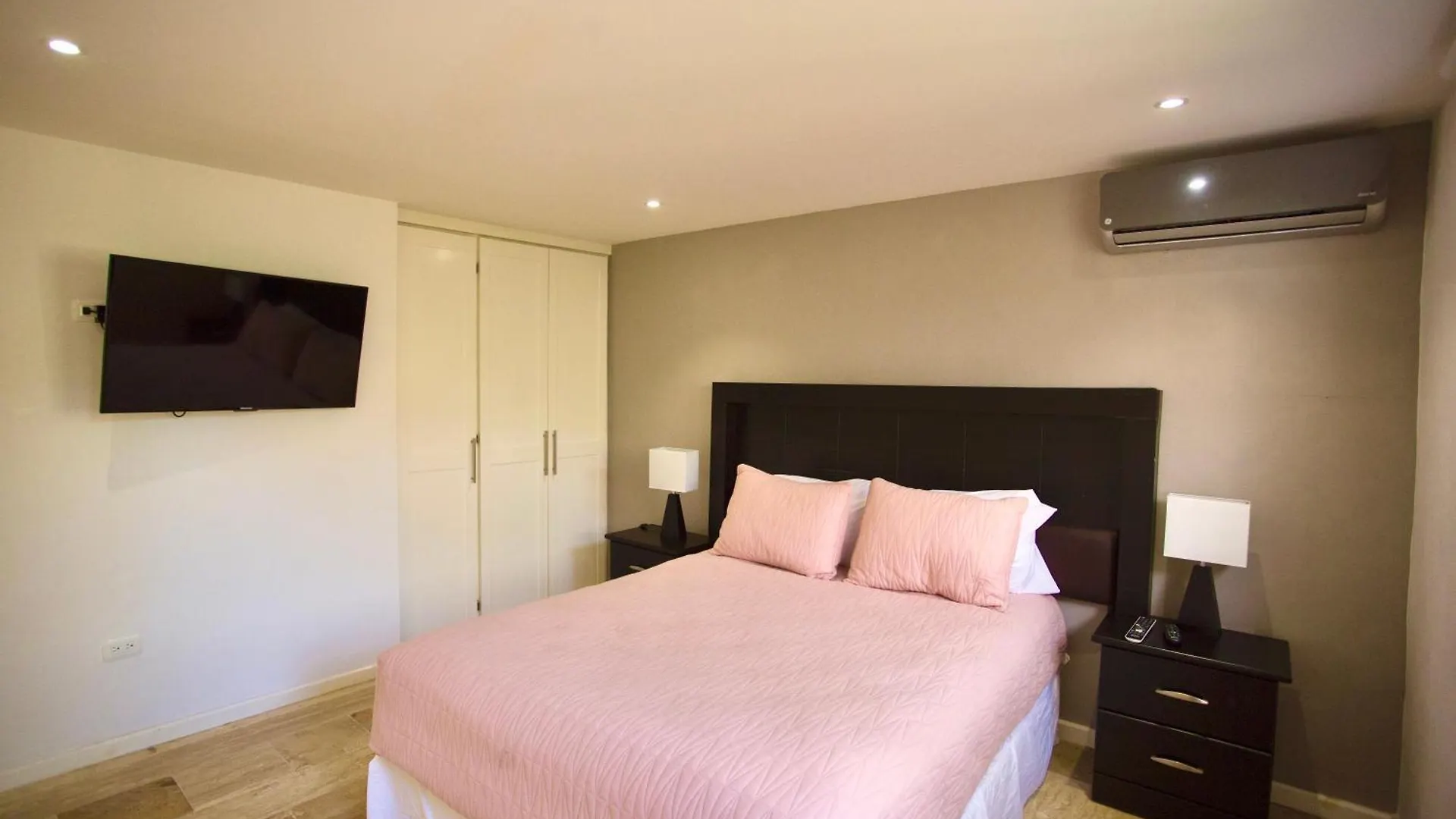 Apartment Cozy Loft With Pool, One Block From The Beach! Cancun