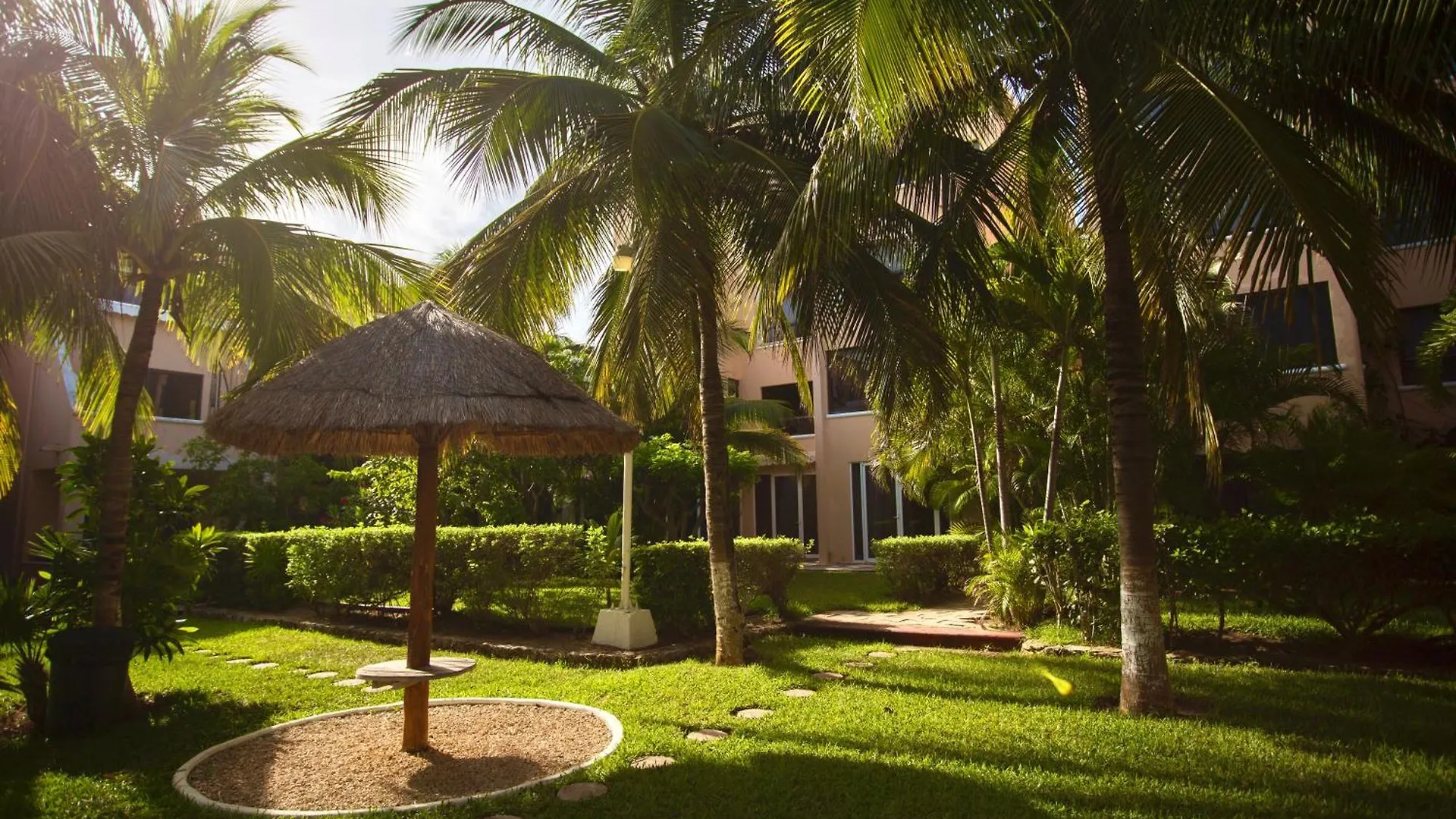 Cozy Loft With Pool, One Block From The Beach! Cancun Mexico