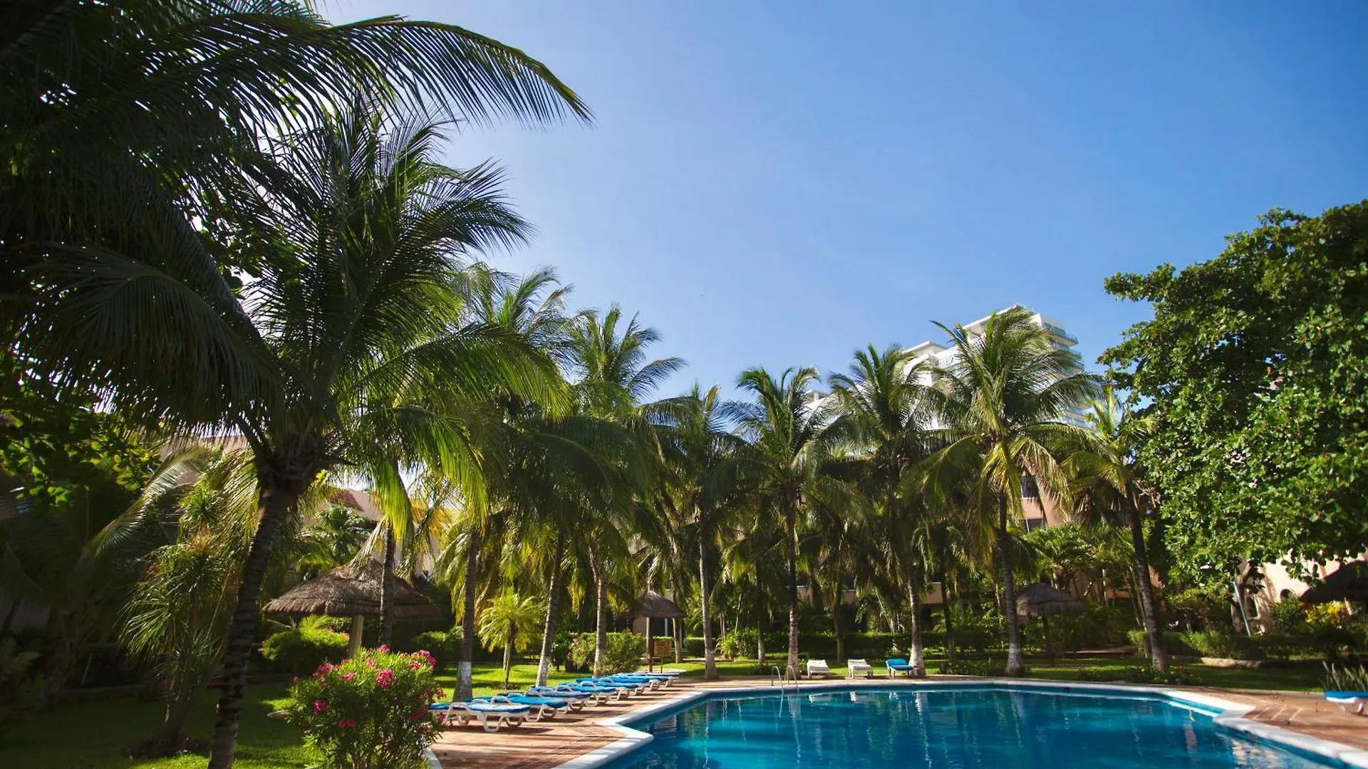 Apartment Cozy Loft With Pool, One Block From The Beach! Cancun Mexico