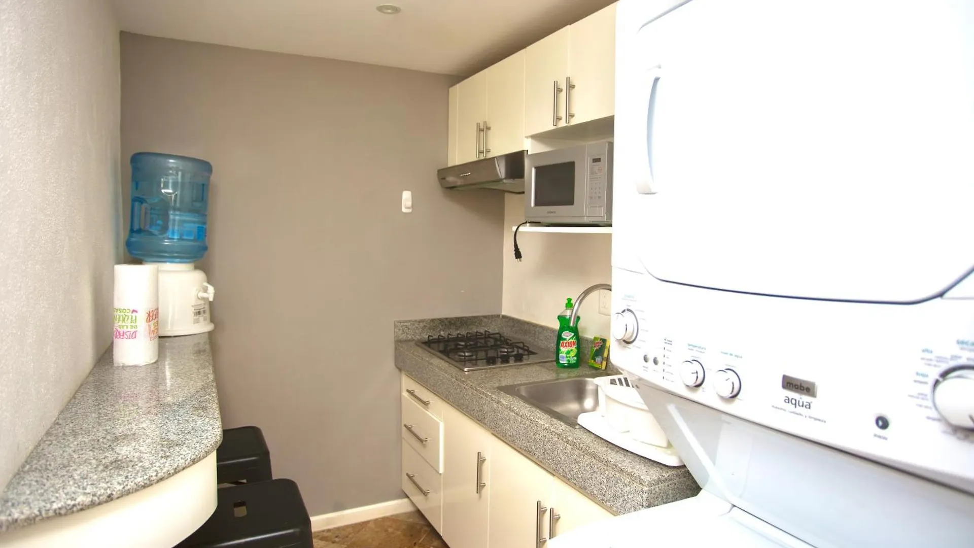 Cozy Loft With Pool, One Block From The Beach! Cancun Apartment
