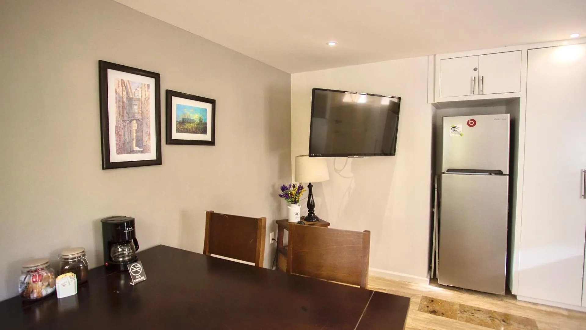 Cozy Loft With Pool, One Block From The Beach! Cancun Apartment