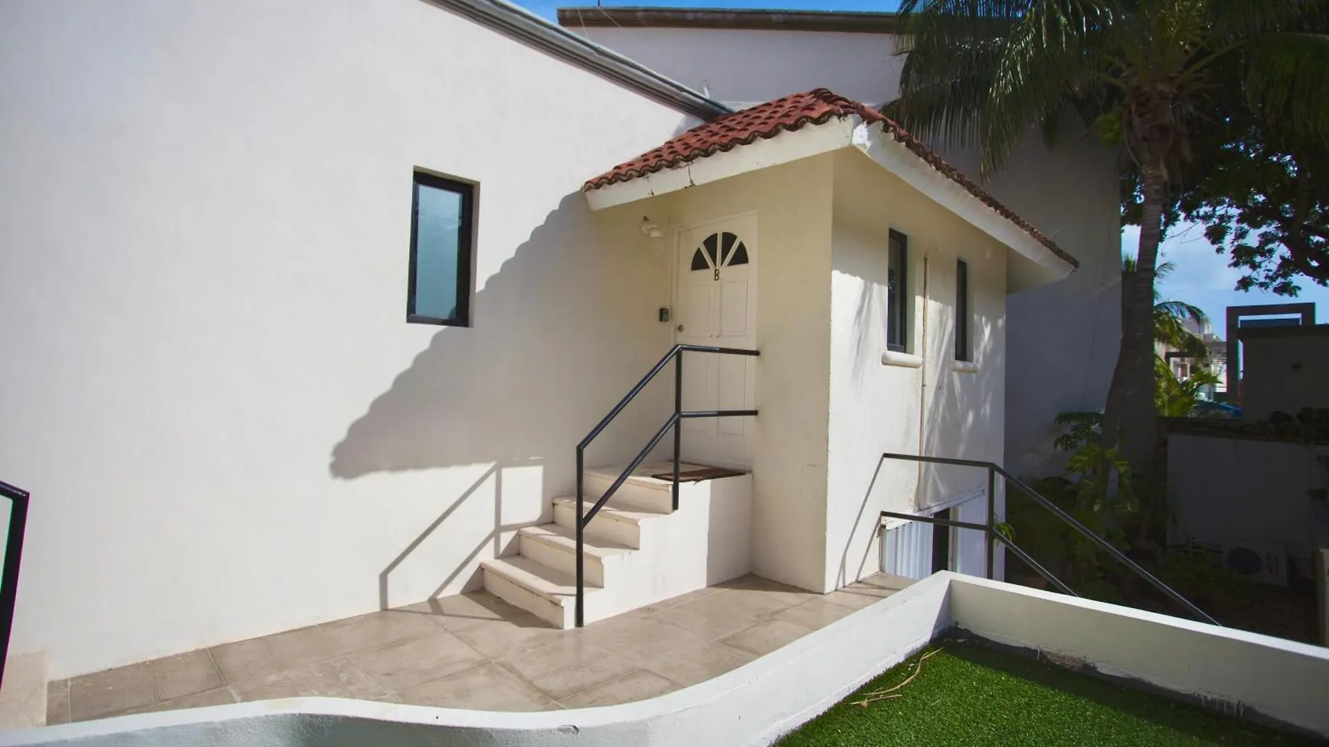 Cozy Loft With Pool, One Block From The Beach! Cancún